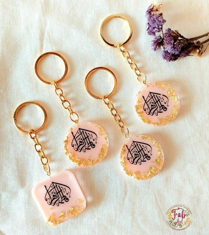 This silicone mold is specially designed for craft projects such as resin, wax, or pottery casting. The mold consists of four interconnected cavities, resembling flower petals, and is available in four different sizes.