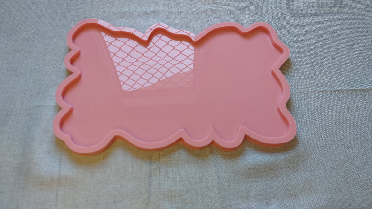 A rectangular silicone mold with irregular, wavy edges, commonly used for making trays and crafts such as casting resin, plaster, or pottery. Dimensions: 37 x 32 cm, Depth: 1 cm