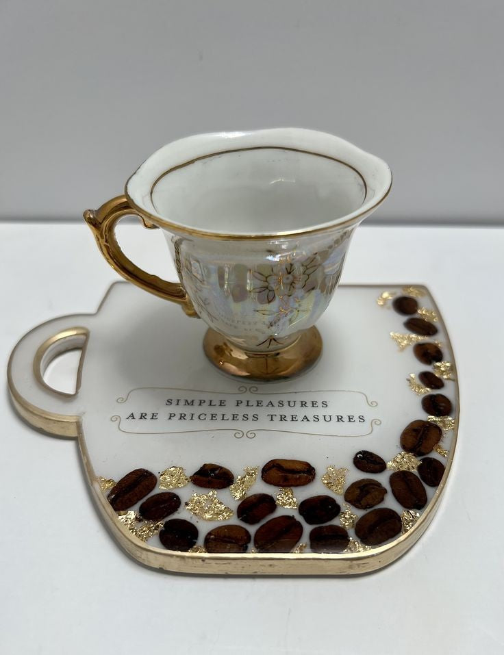 The silicone mold has 4 identical cavities, arranged in two rows. The mold is designed to cast four pieces at once, as it contains 4 interconnected cavities, each cavity taking the shape of a cup or coffee/tea mug.