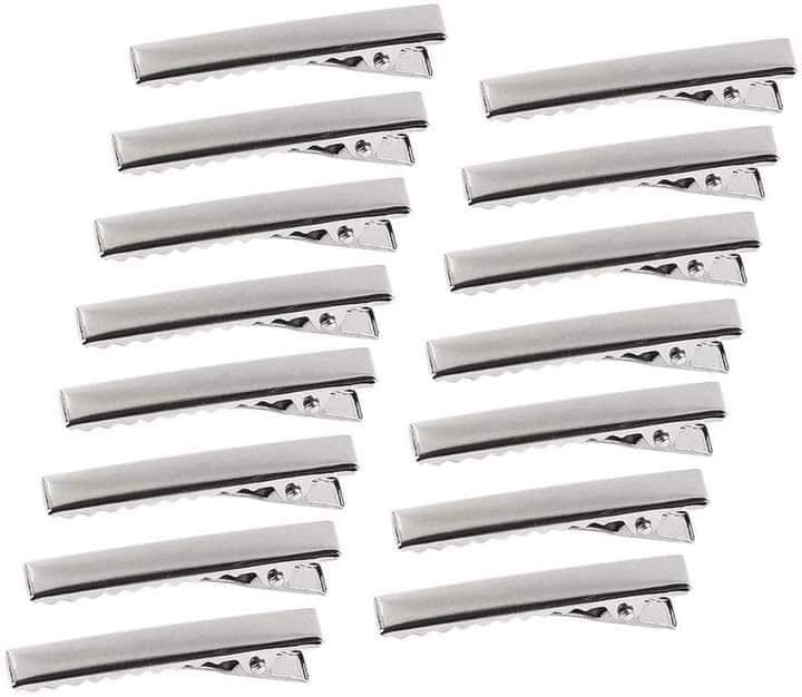 A set of flat metal hairpins or clips used as bases in the manufacture of hair accessories and clips, and are very popular in handicrafts for attaching resin-decorated pieces, fabric roses, or bows to them