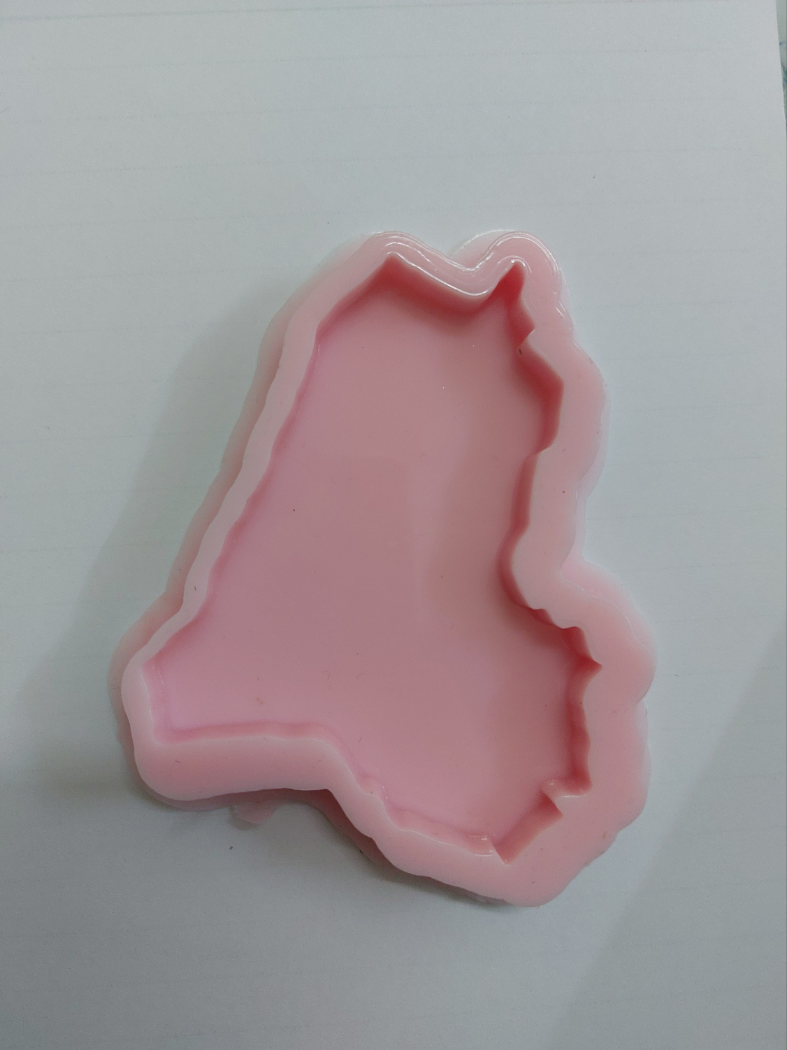 A silicone mold depicting the map of Iraq with its famous wavy borders, showcasing the finest details of the borders and geographical angles. Ideal for casting and crafting projects such as resin, wax, or pottery size 7 cm