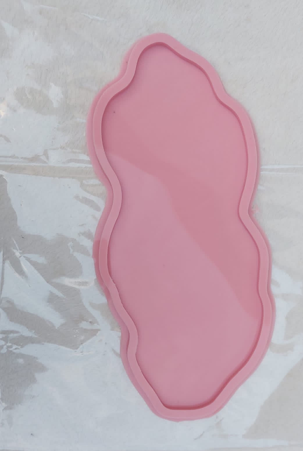 A free-form, wavy silicone mold featuring irregular, flowing edges resembling clouds or natural rock formations. Size: 15*35 cm