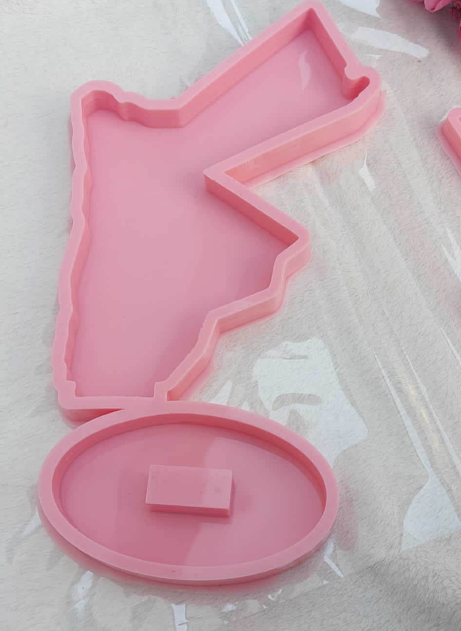 A silicone mold depicting the map of Jordan with its iconic wavy borders, showcasing intricate details of the borders and geographical angles. Available with or without a base. Suitable for casting resin, wax, or ceramic.
