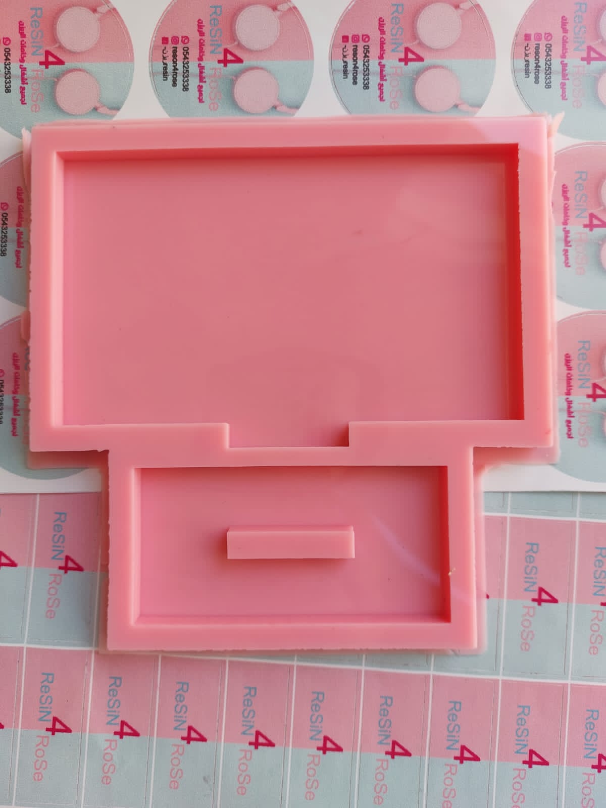 A silicone mold consisting of two integrated pieces to create a model and base for making commemorative plaques or small honorary shields, designing custom desk decorations, or gifts for occasions such as graduation and success