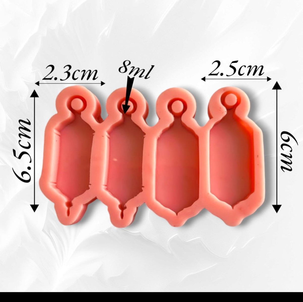 A silicone mold designed to create Ramadan lantern shapes in various designs. It can be used to make unique Ramadan decorations, keychains, or party favors, and can also be used with resin, plaster, or wax It contains two different sizes