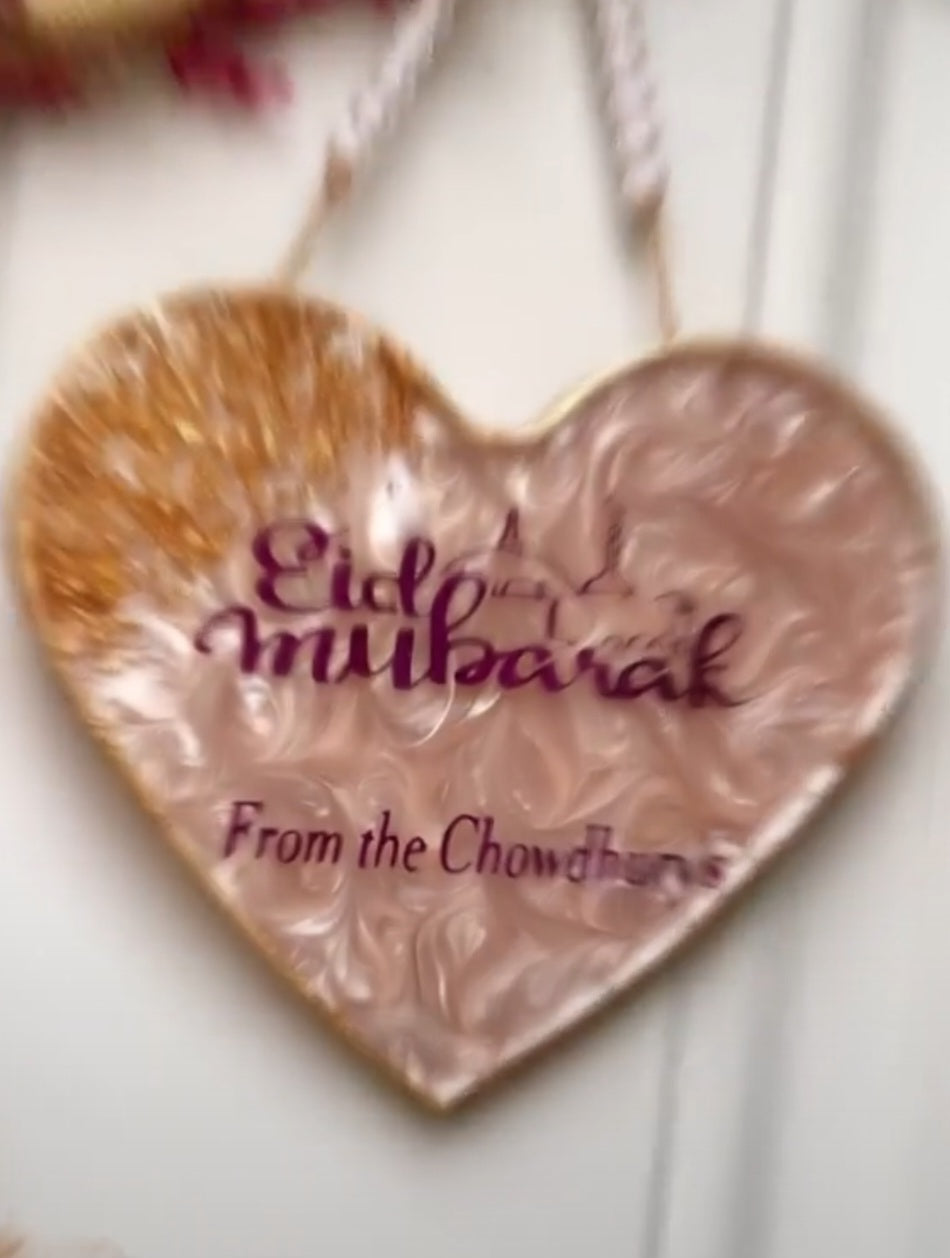 This silicone mold takes the shape of a perfectly symmetrical heart, with smooth top curves and a pointed bottom. It features a simple and practical design ideal for craft projects such as casting resin, plaster, or pottery.
