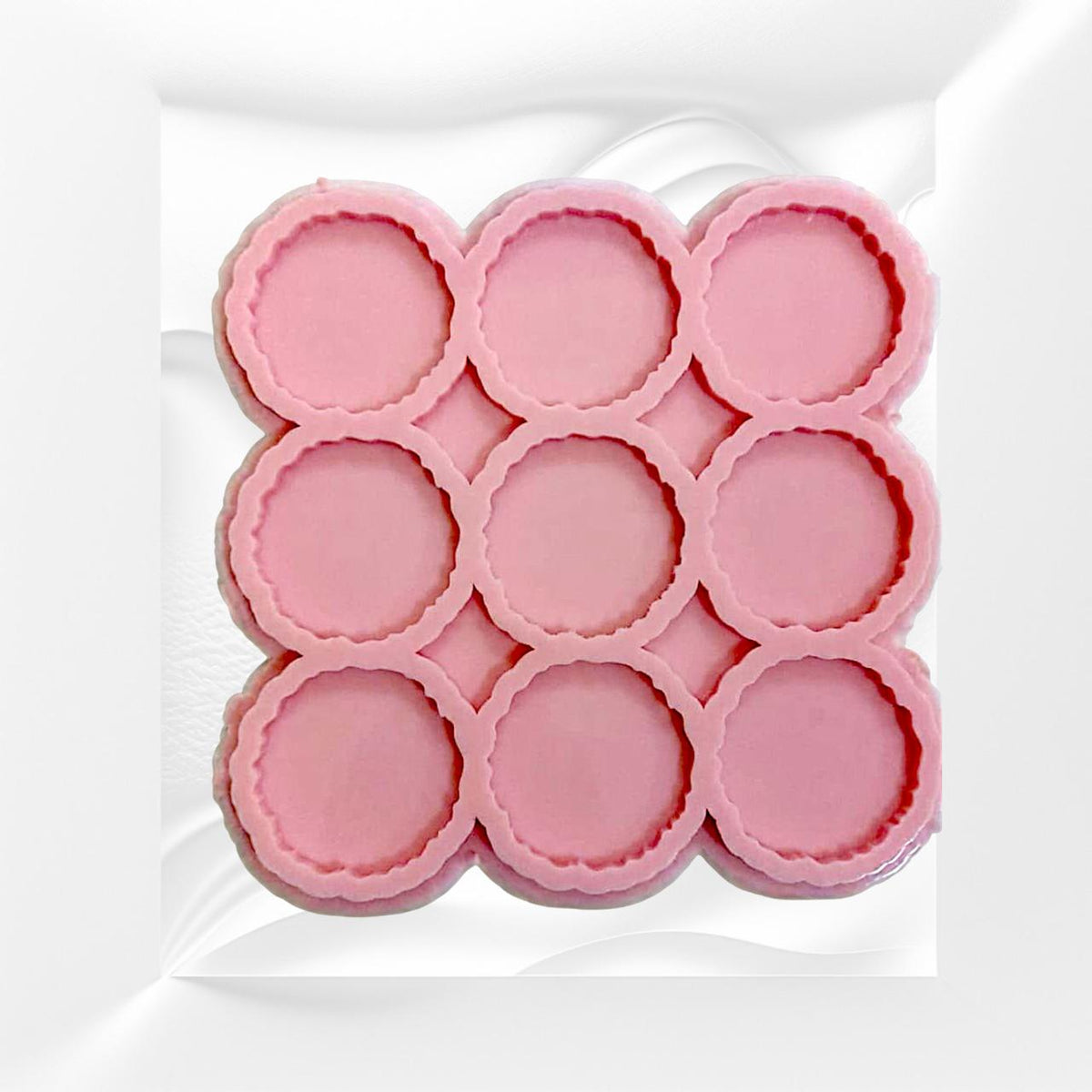 Round silicone mold with multiple eyes (wavy edges), wavy and elegant design