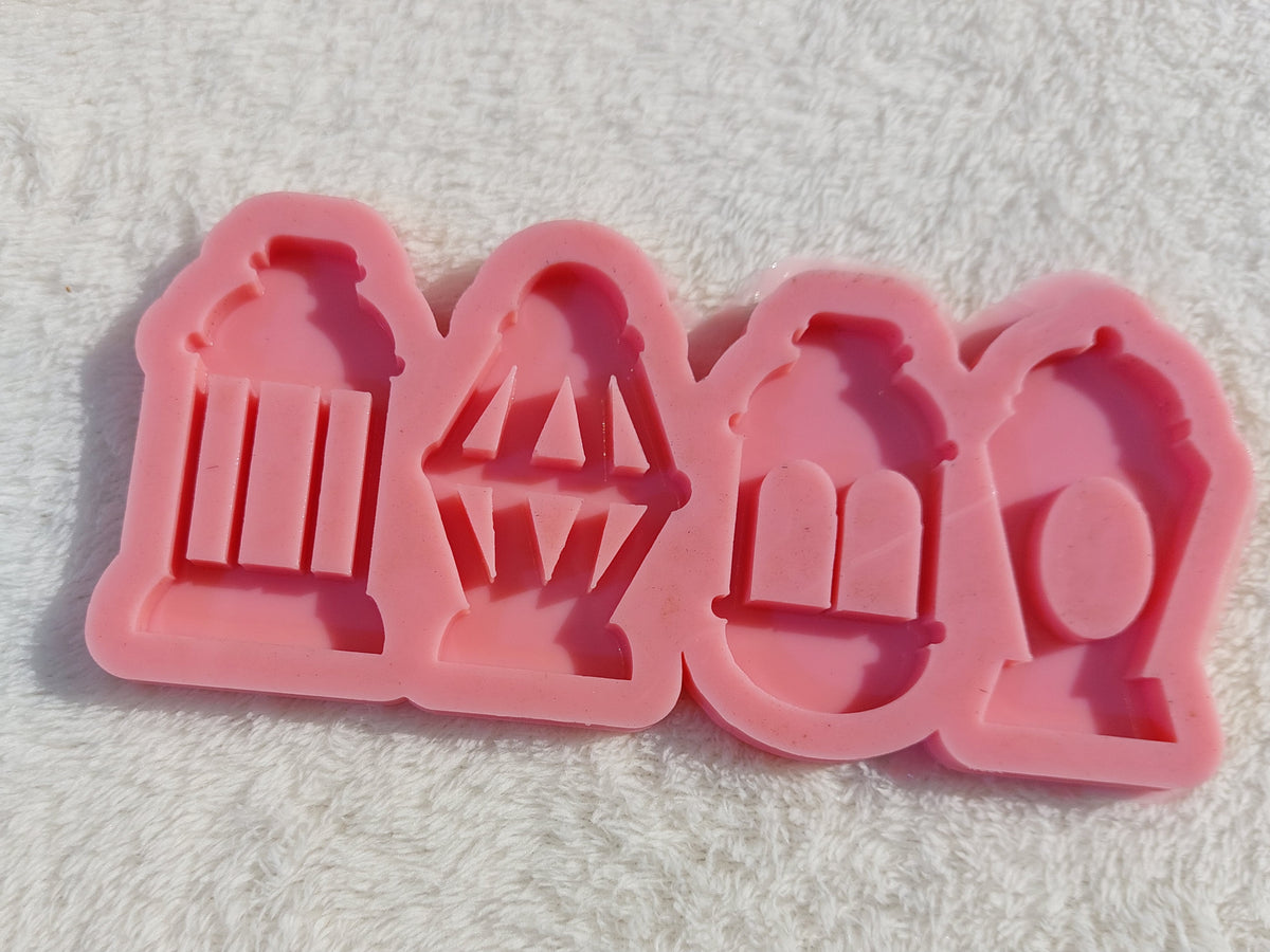This silicone mold contains four different lantern-shaped cavities, each taking the form of a unique Ramadan lantern design. This mold combines variety in shapes with precision in detail. size 6 cm