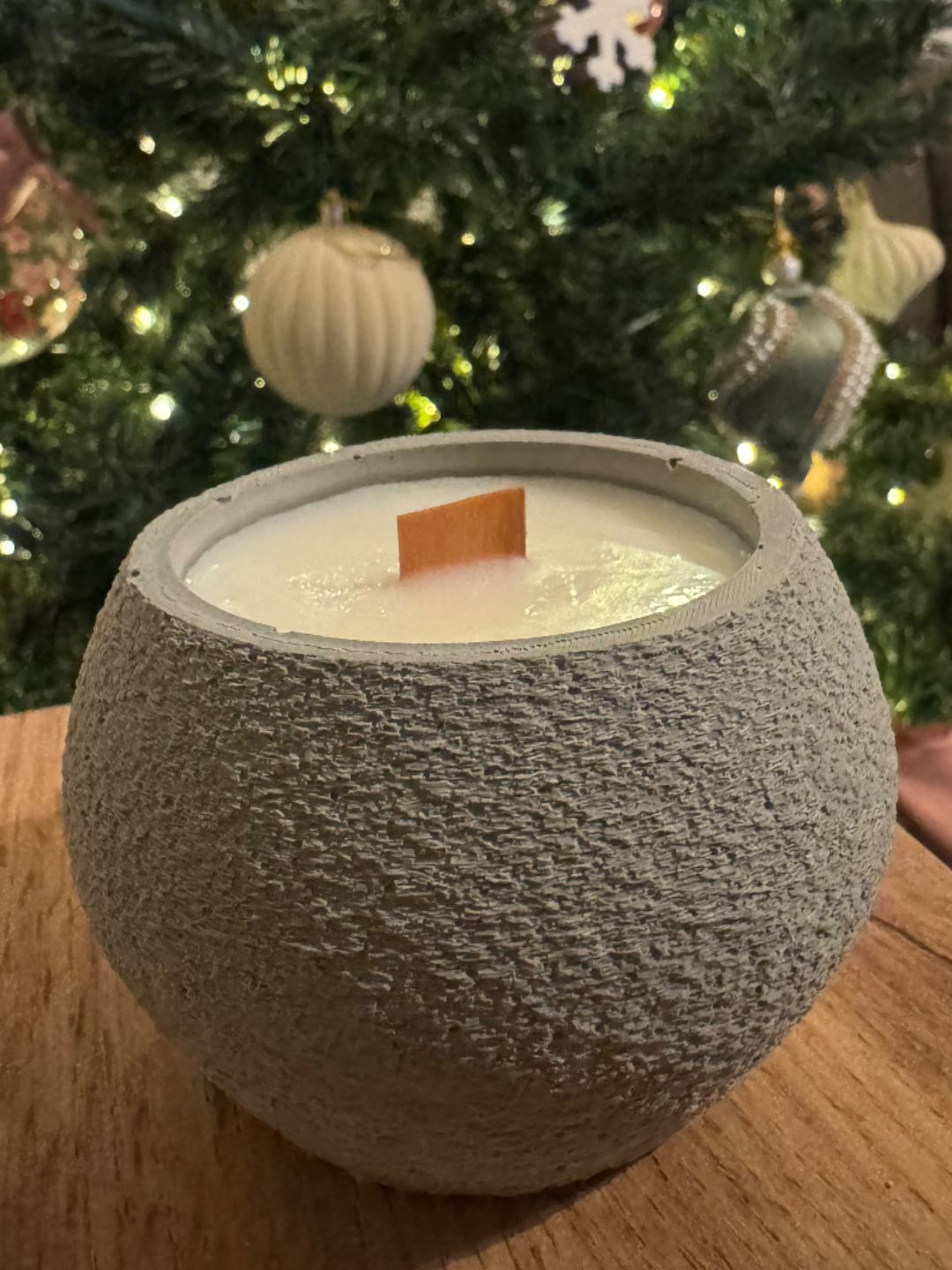 Silicone molds for resin casting, suitable for making succulent plant pots, candle holders, and jewelry storage – featuring irregular shapes, these versatile epoxy resin molds are ideal for home decorating and crafting.