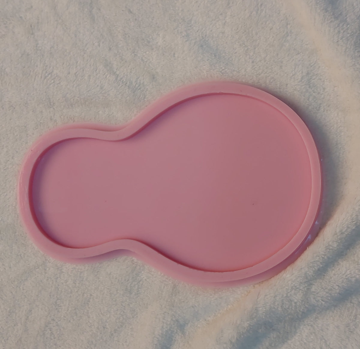 A streamlined silicone mold shaped like the number 8 or a pear, ideal for crafts such as casting resin, pottery, or plaster. Total length 20 cm, depth 8 mm.