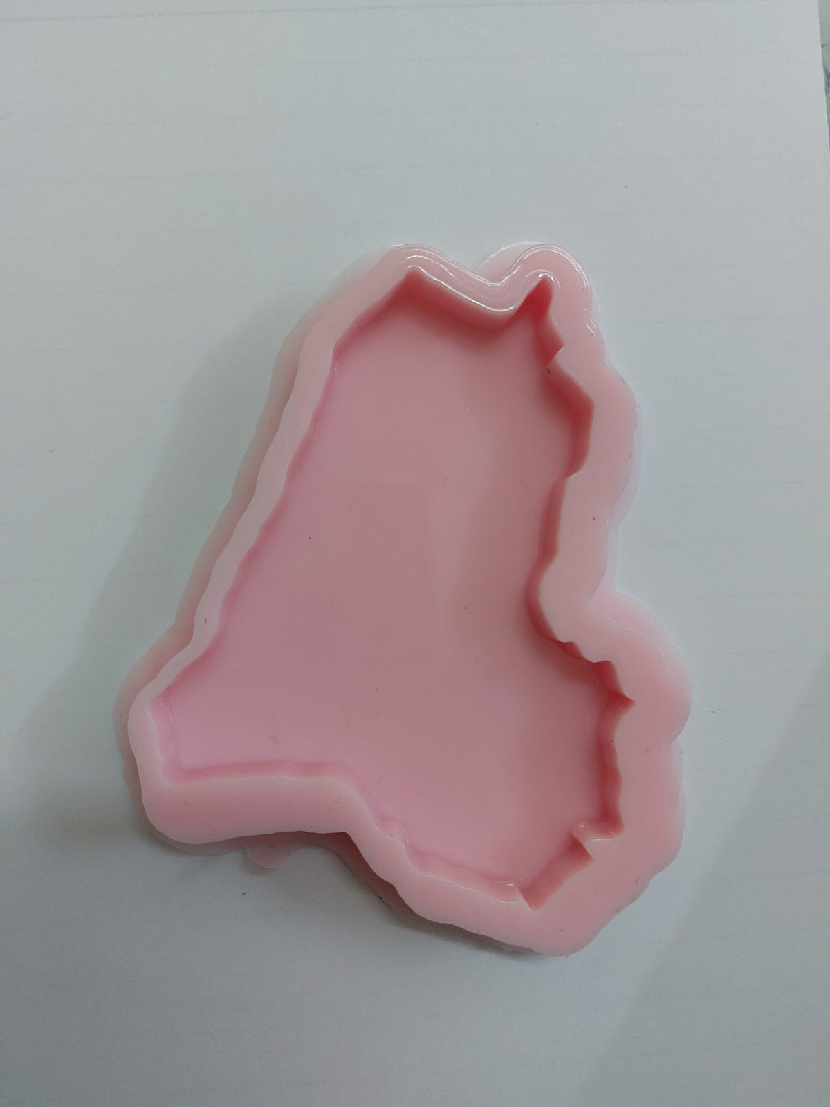 A silicone mold depicting the map of Iraq with its famous wavy borders, showcasing the finest details of the borders and geographical angles. Ideal for casting and crafting projects such as resin, wax, or pottery size 7 cm