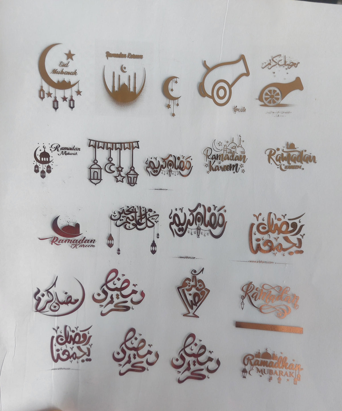 اطبع تصاميم رمضانية على ورق شفاف أو ملصقات، مع مجموعة متنوعة من الخطوط والعبارات الإسلامية
