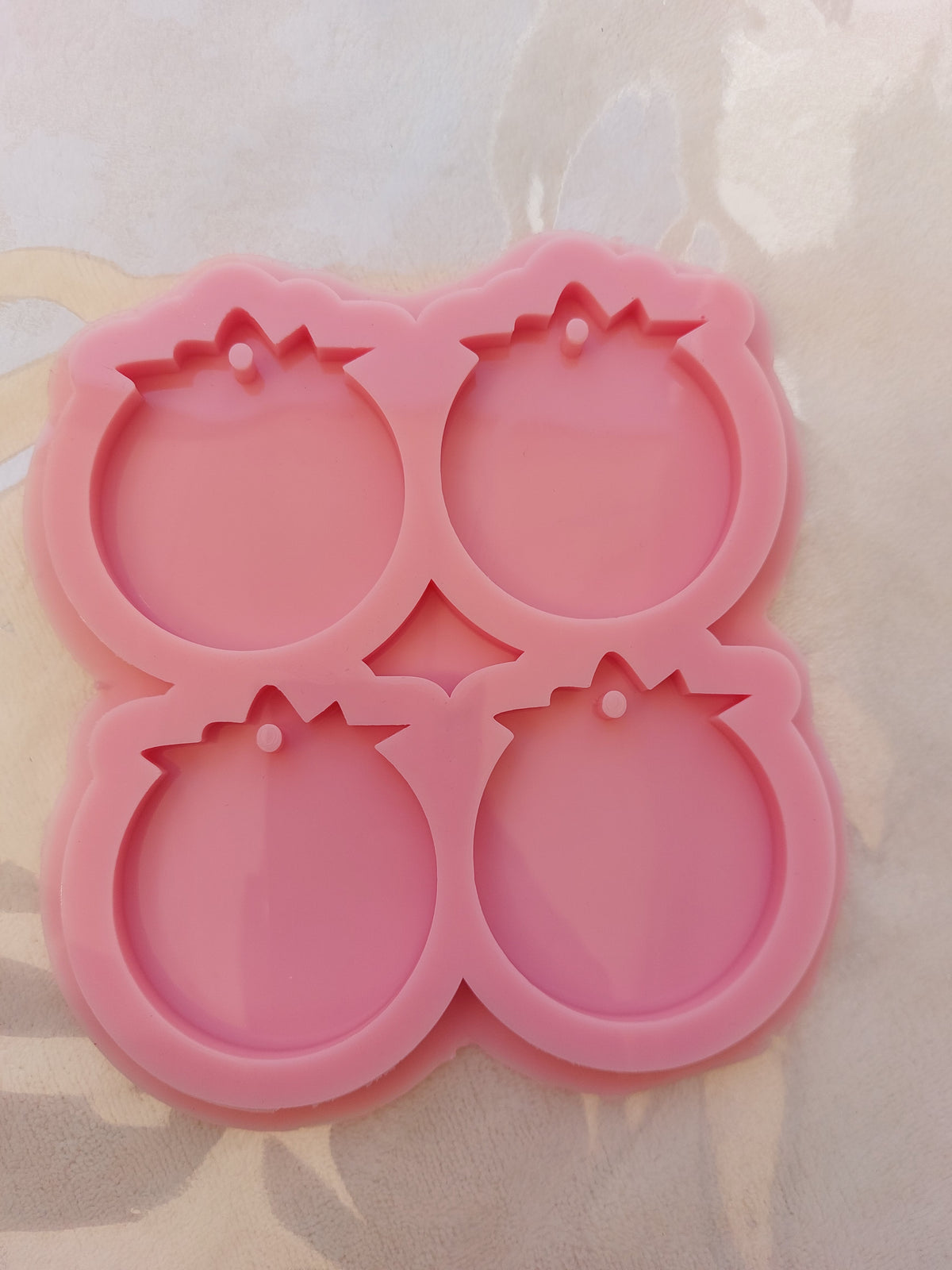 This silicone mold is suitable for casting resin, wax, or ceramic. Each cavity is designed in the shape of a strawberry. This mold is ideal for making keychains, earrings, ornaments, or accessories.