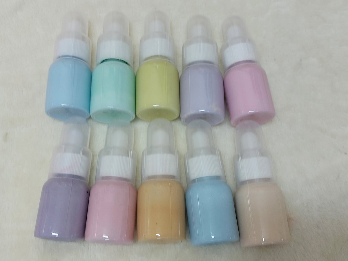 Liquid colors with a minimum amount that gives a calm color used with resin