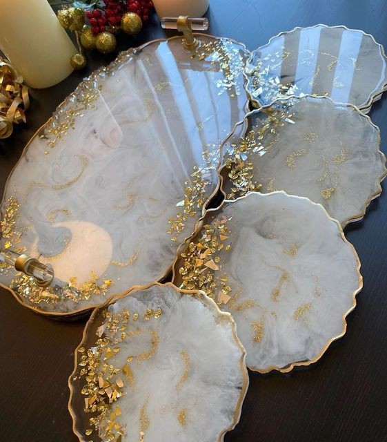 A silicone mold with irregular, wavy edges, typically used for casting resin or pottery to create large serving trays. Length: 48 cm, Width: 36 cm, Depth: 8 mm