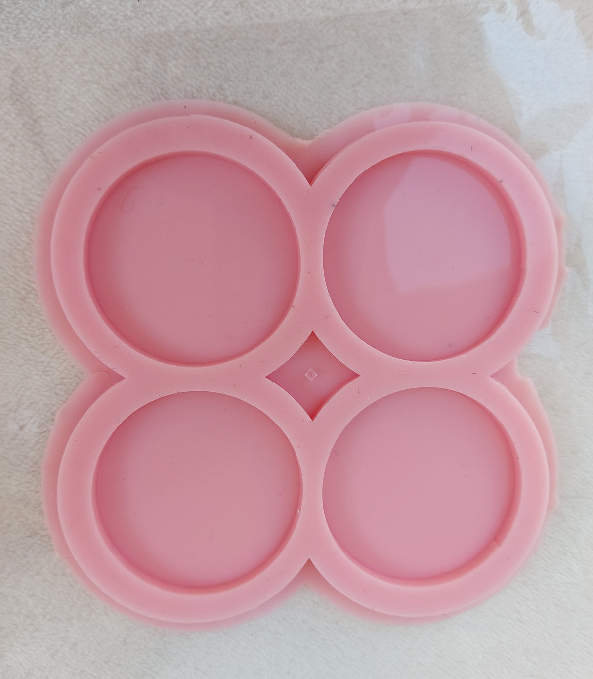 This silicone mold is specially designed for craft projects such as resin, wax, or pottery casting. The mold consists of four interconnected cavities, resembling flower petals, and is available in 3 different sizes.