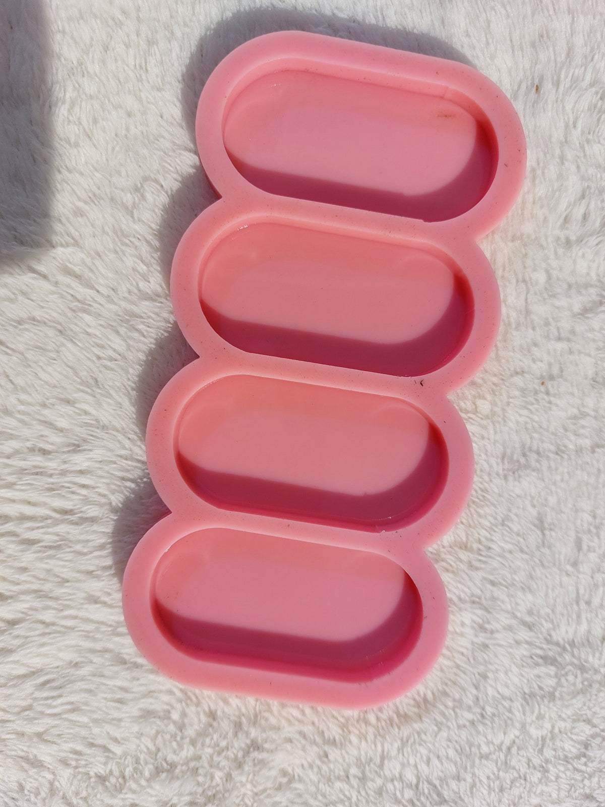 A silicone mold designed for casting resin, wax, or plaster, featuring four oval cavities. It can be used to create bookmarks, earring bases, large pendants, or small decorative pieces size4*6cm