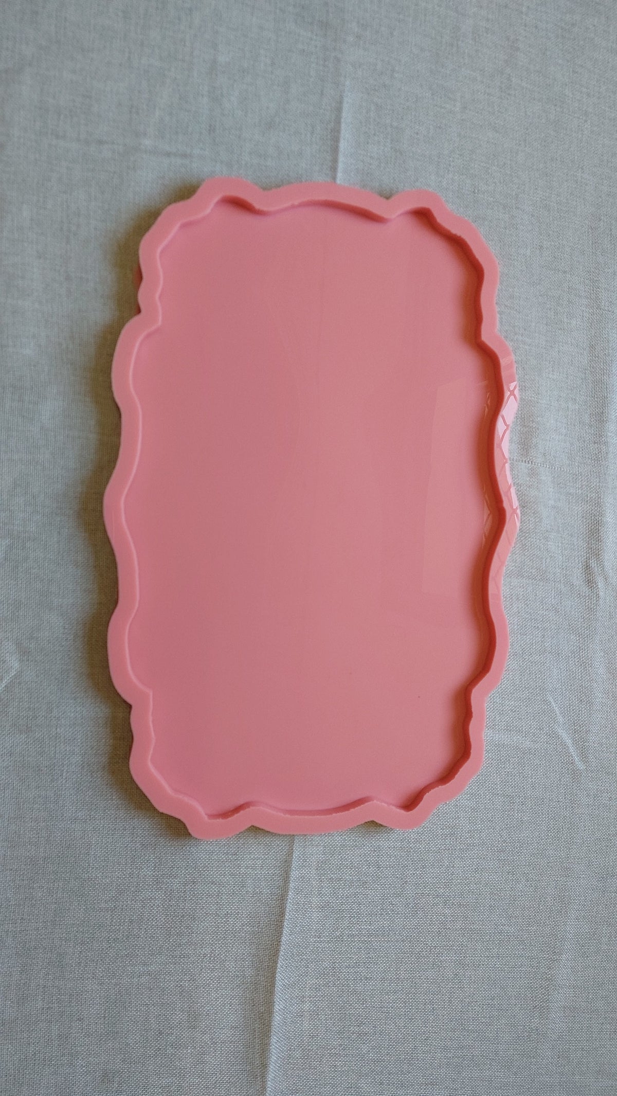 A rectangular silicone mold with wavy and curved edges, ideal for artwork such as resin, candles, or pottery. Available in two different sizes.