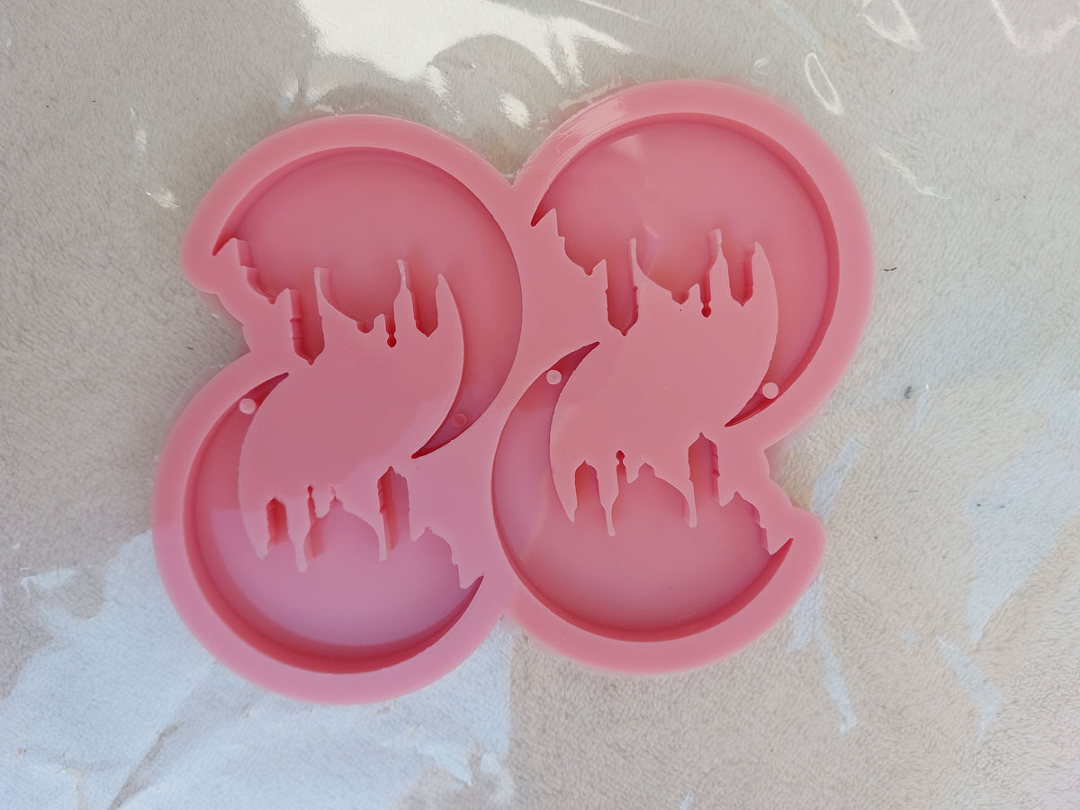 A silicone mold containing a Ramadan crescent with a mosque inside. This mold is a unique addition due to the complexity of its geometric patterns and its integrated design. It is suitable for casting resin, wax, plaster, or pottery