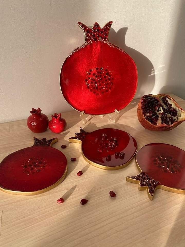 A silicone mold specially designed for crafting projects such as casting resin, polymer clay, wax, or pottery. The mold consists of two connected cavities shaped like a pomegranate, measuring 9 cm in length and 8 mm in depth.