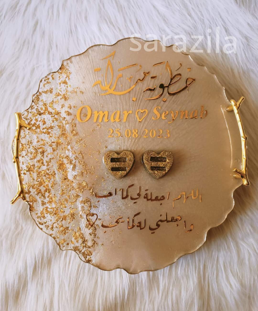 A round mold with an irregular, wavy outer frame, used for casting resin or plaster or pottery to create serving trays or decorative bases. The mold is symmetrical with a diameter of 32 cm and a depth of 1 cm.
