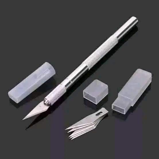Scalpel to remove excesses
