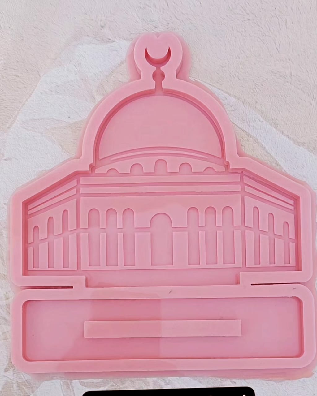 A silicone mold used to make decorations, logos, welcome signs, desk plaques, desk calendars, earring organizers, accessories, nameplates, small picture frames, lighting bases, or souvenirs. Designed for casting resin, wax, or ceramic