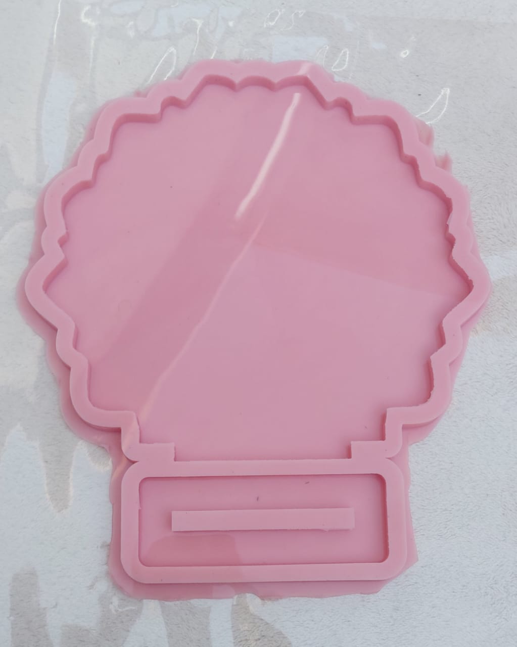 A silicone mold used to make decorations, logos, welcome signs, desk plaques, desk calendars, earring organizers, accessories, nameplates, small picture frames, lighting bases, or souvenirs. Designed for casting resin, wax, or ceramic