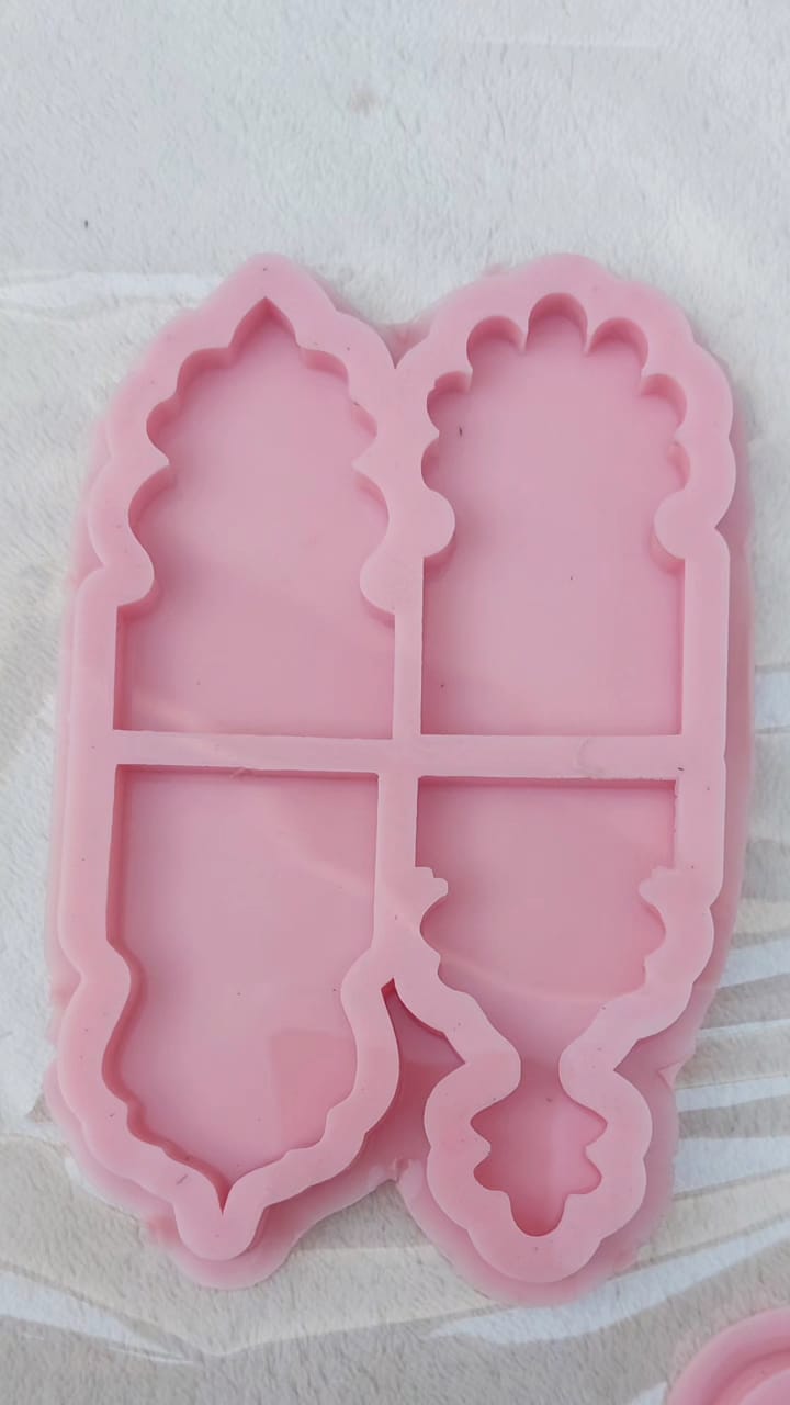 A silicone mold used for casting resin, wax, or pottery, designed to create small and varied art pieces with oriental or Islamic decorative details. It is divided into four cavities of different shapes. size 6.5*4 cm