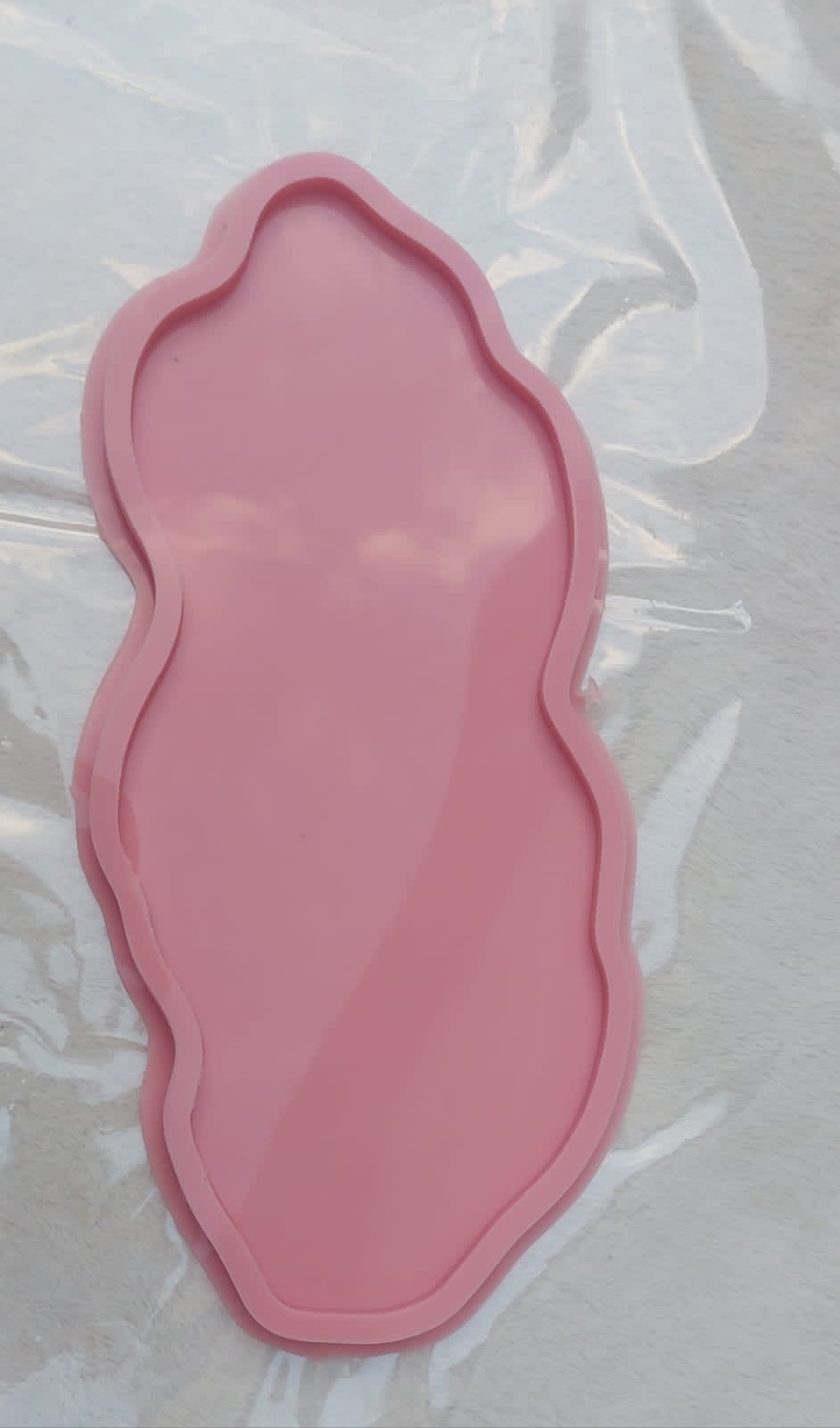A free-form, wavy silicone mold featuring irregular, flowing edges resembling clouds or natural rock formations. Size: 15*35 cm