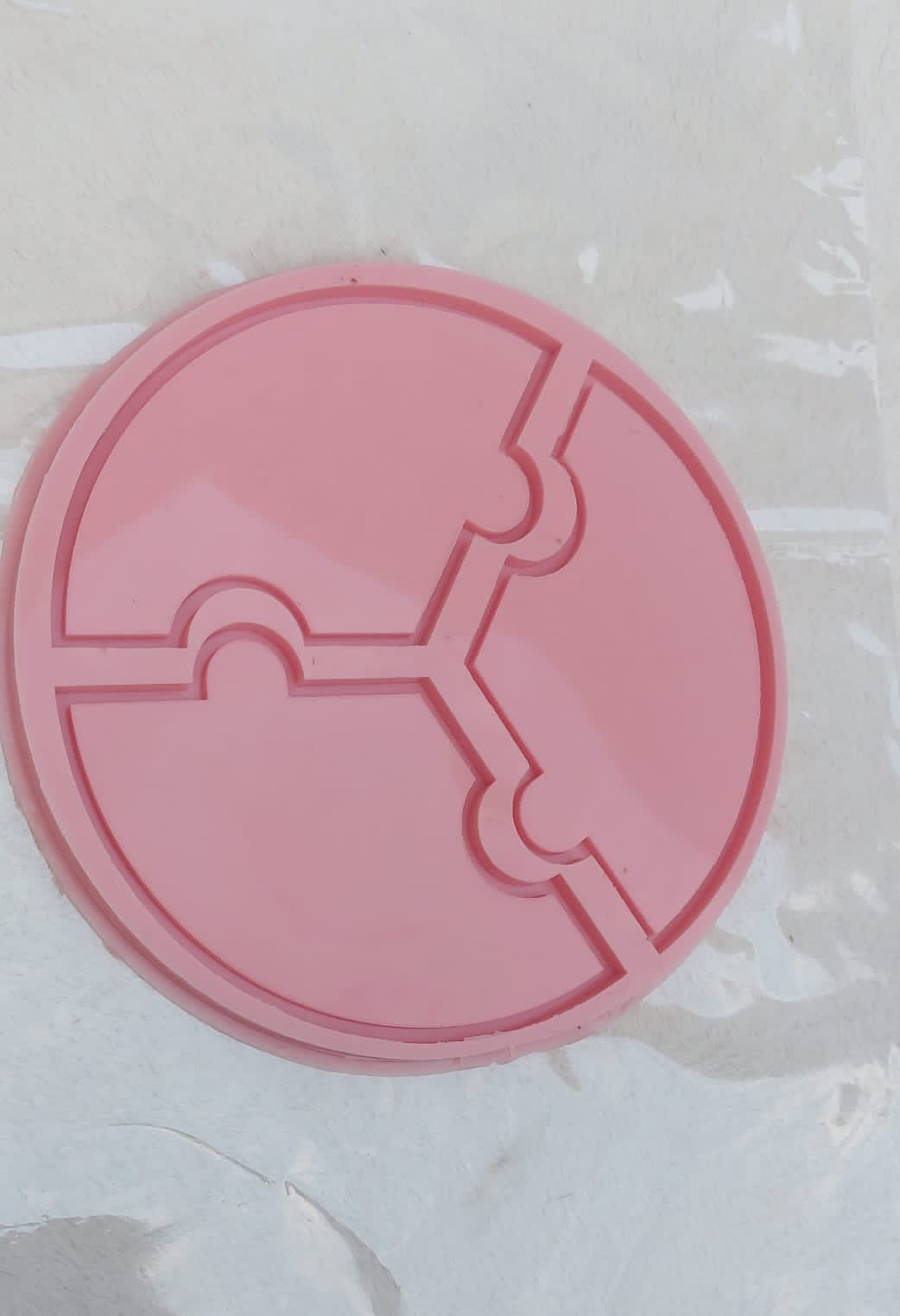 A round silicone mold with an internal cavity divided into three equal parts, designed for crafting projects such as resin casting, pottery, or wax work. Size: 25 cm
