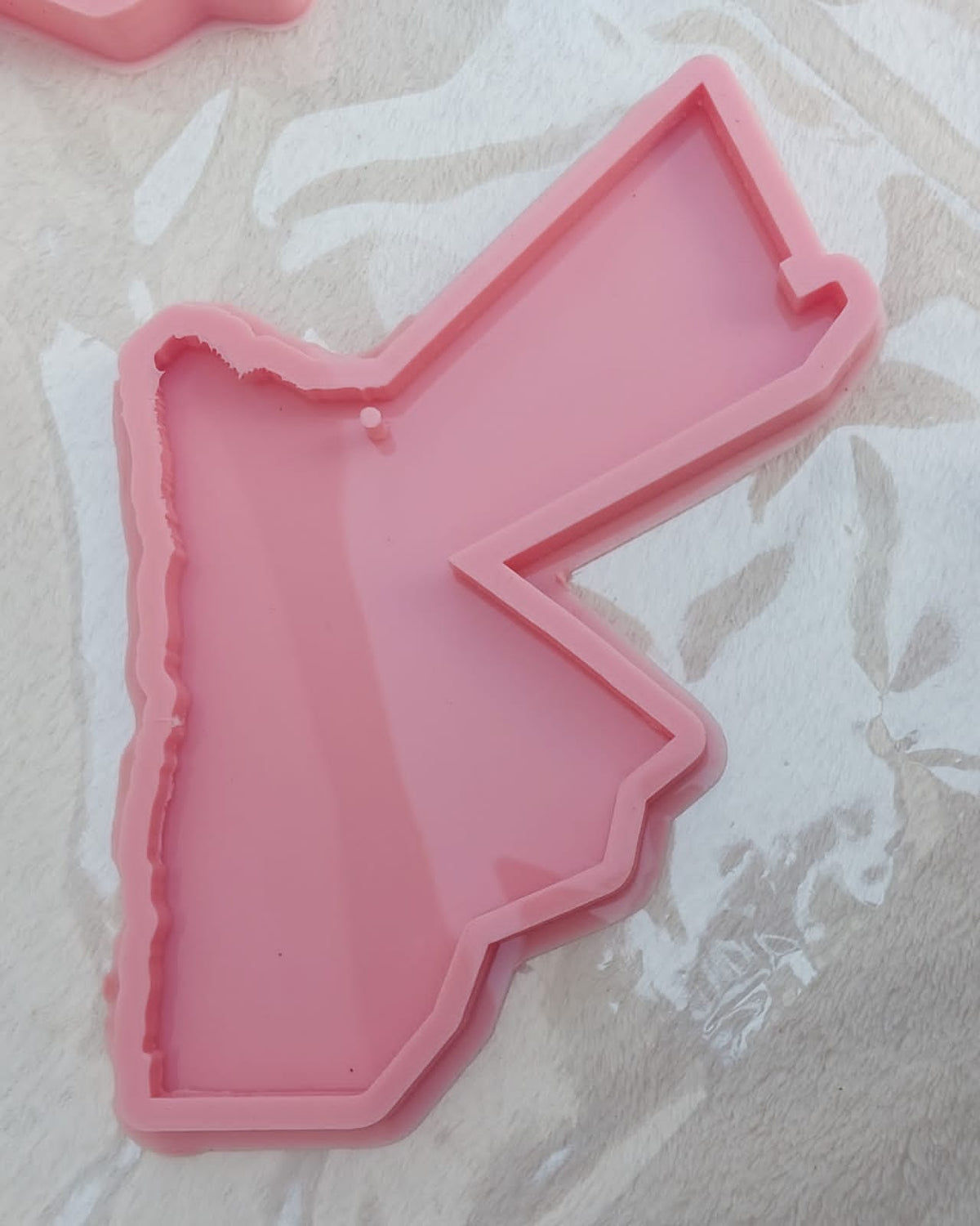 A silicone mold depicting the map of Jordan with its iconic wavy borders, showcasing intricate details of the borders and geographical angles. Available with or without a base. Suitable for casting resin, wax, or ceramic.