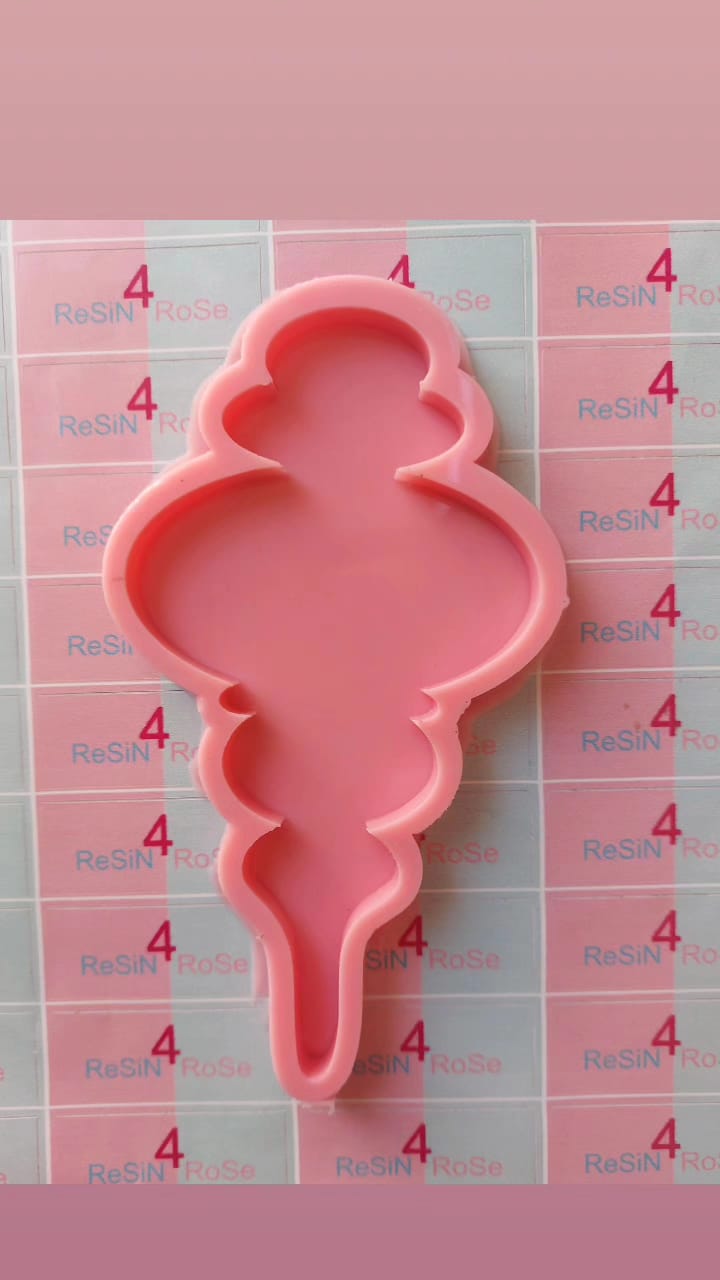 A large, single-cavity silicone mold, taking on a decorative vertical shape resembling traditional lanterns or Islamic motifs, combines simplicity and elegance in the final design it will produce size 14.5*7.5 cm