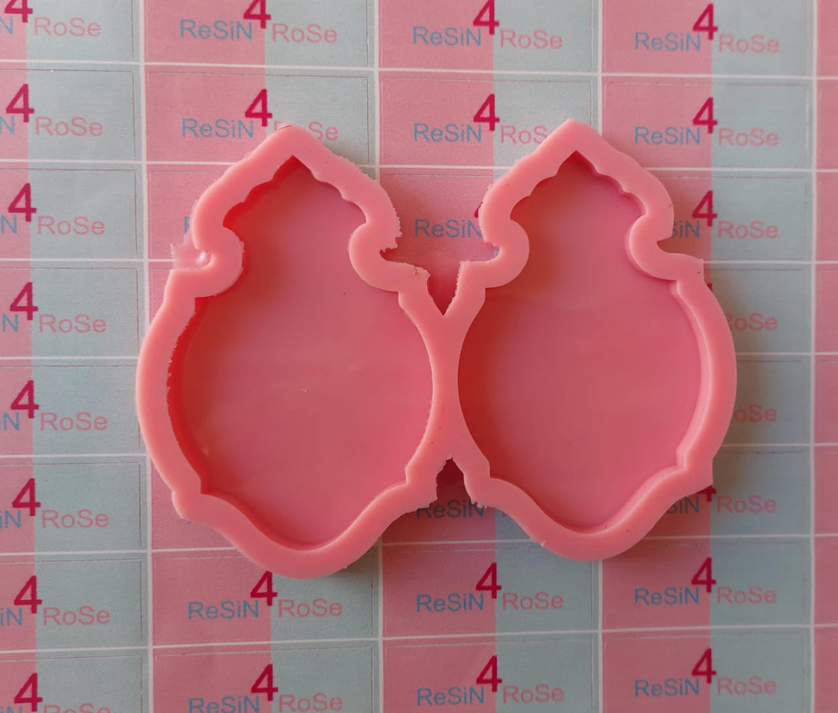 A silicone mold with two connected cavities, each designed in the shape of an Islamic motif, mihrab, or flat lantern, used for making resin favors for religious occasions or holidays, or for making medals or car charms size 9*6 cm