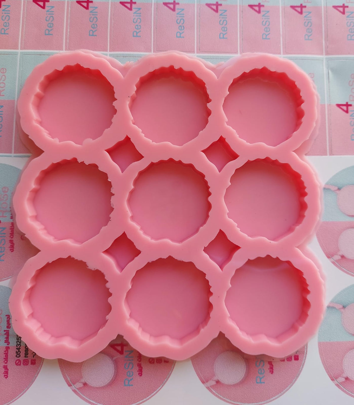 This silicone mold is specially designed for craft projects such as resin, wax, or pottery casting. The mold consists of four interconnected cavities, resembling flower petals, each measuring 4*4 cm and 8 mm deep