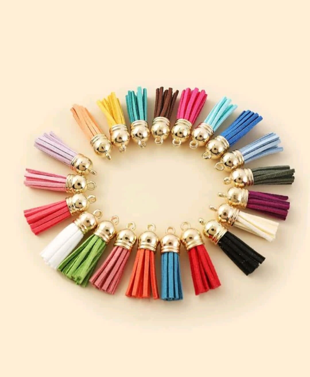 Ready-made keychain rings and bases with chains: These pieces are used as an essential final step in transforming resin pendants, polymer clay figures, or acrylic shapes into ready-to-use keychains