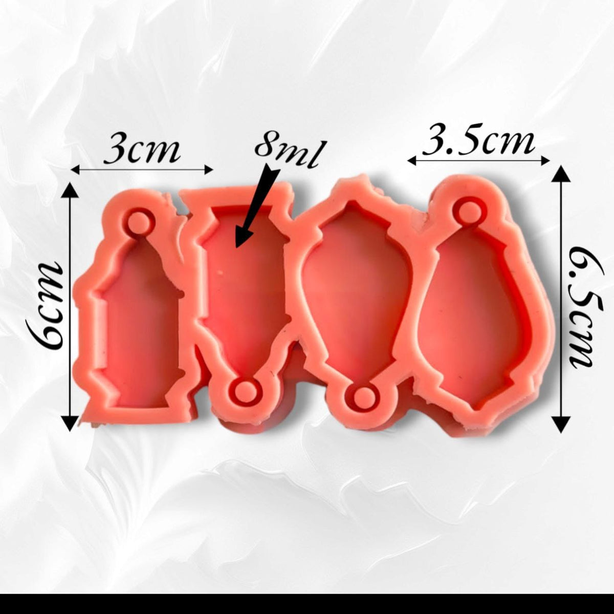 A silicone mold designed to create Ramadan lantern shapes in various designs. It can be used to make unique Ramadan decorations, keychains, or party favors, and can also be used with resin, plaster, or wax