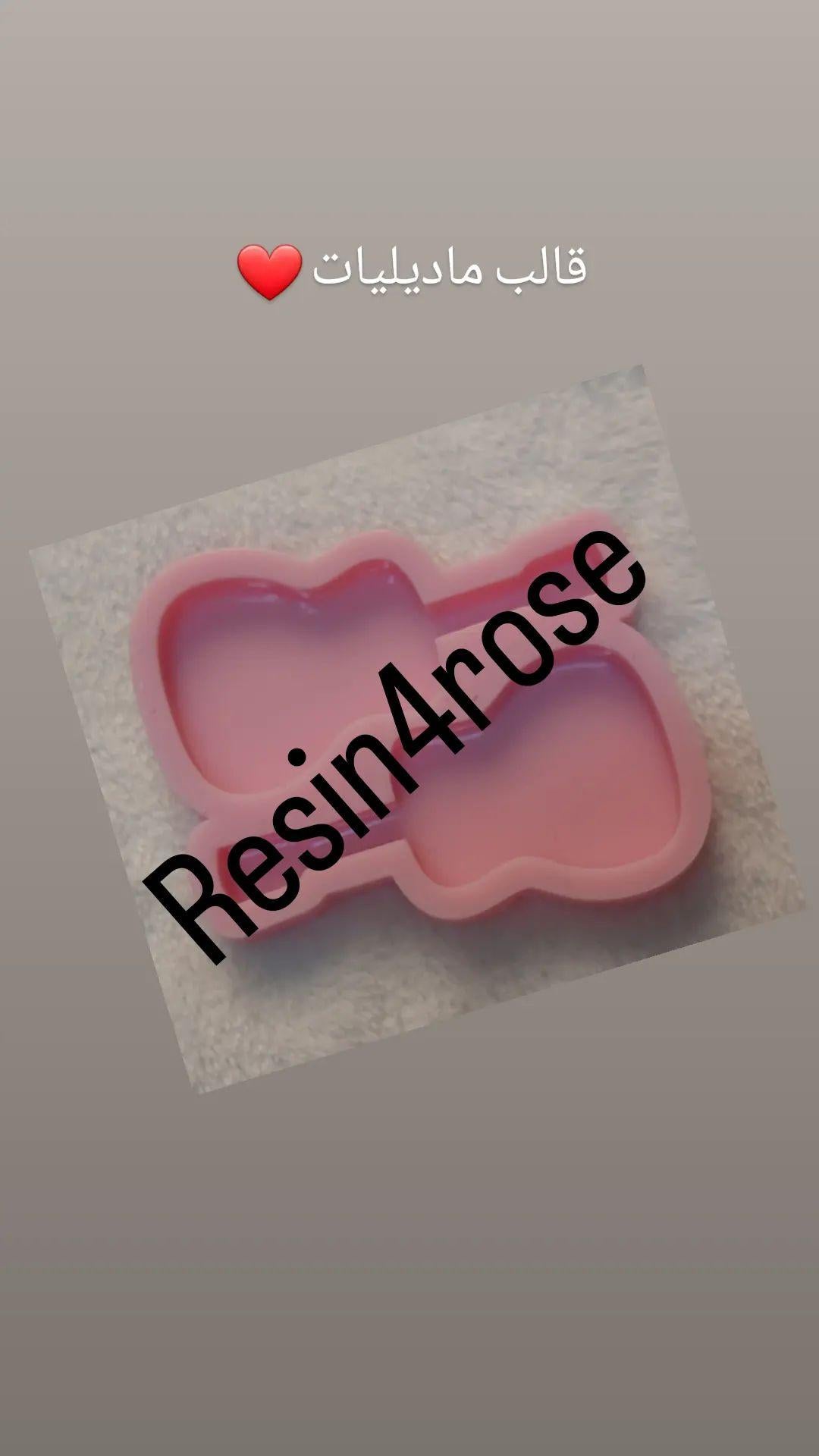 This silicone mold is suitable for casting resin, wax, or ceramic. Each cavity is designed in the shape of a guitar. This mold is perfect for making keychains, earrings for music lovers, or small decorative items for phones and bags.