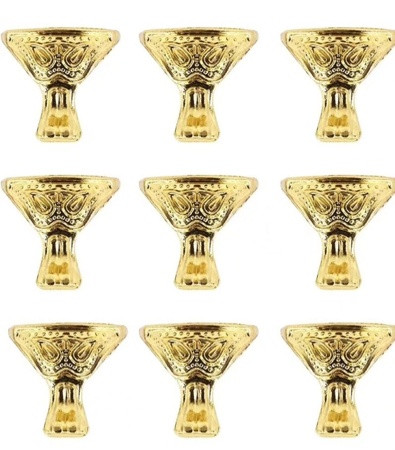 Decorative metal corner leg set. These legs are used as support and lifting bases for wooden boxes, jewelry boxes, or large resin and acrylic bases