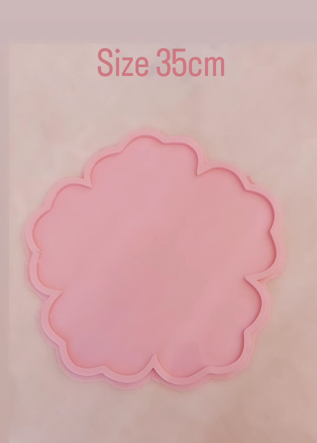This silicone mold, designed in the shape of a five-petaled flower with regular curved edges, is commonly used to create artistic coasters, small serving trays, or unique home decor pieces.