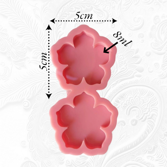 This silicone mold features two cavities in a rose shape. It's perfect for creating small, elegant coasters, pendants, or decorative pieces. It can be used for casting resin, wax, plaster, or pottery. Dimensions: 5 x 5 cm