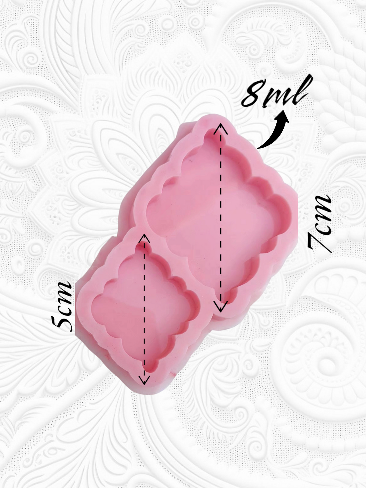 This silicone mold features symmetrical curved edges and slightly pointed corners, a classic design frequently used in both oriental and modern decor. size 7cm and 5cm