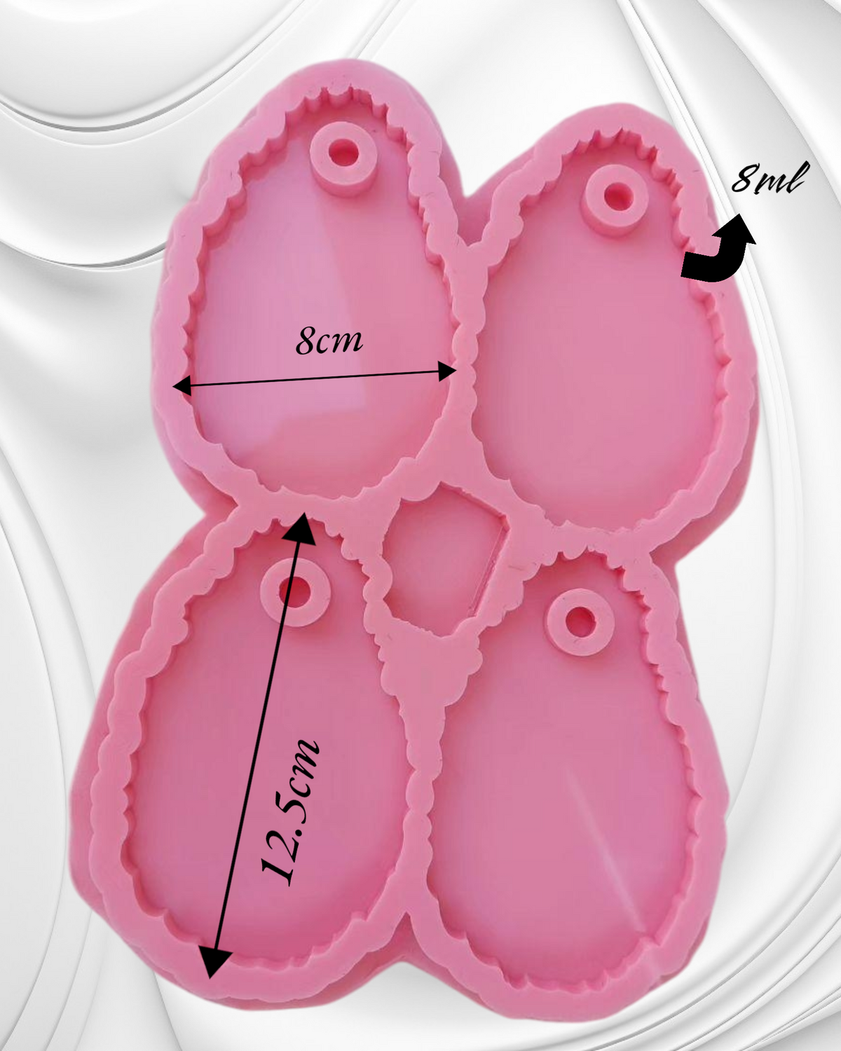 A silicone mold with four cavities that take the shape of a "teardrop" or "pear". This mold is ideal for making creative pendants, small decorative pieces, or even parts of trendy home accessories. size 12.5*8cm