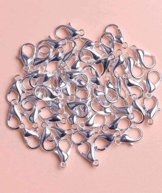 A set of metal locking clasps, which are one of the most essential pieces in the jewelry and accessories industry, are widely used to fasten chains, pendants, and resin pieces for easy opening and closing