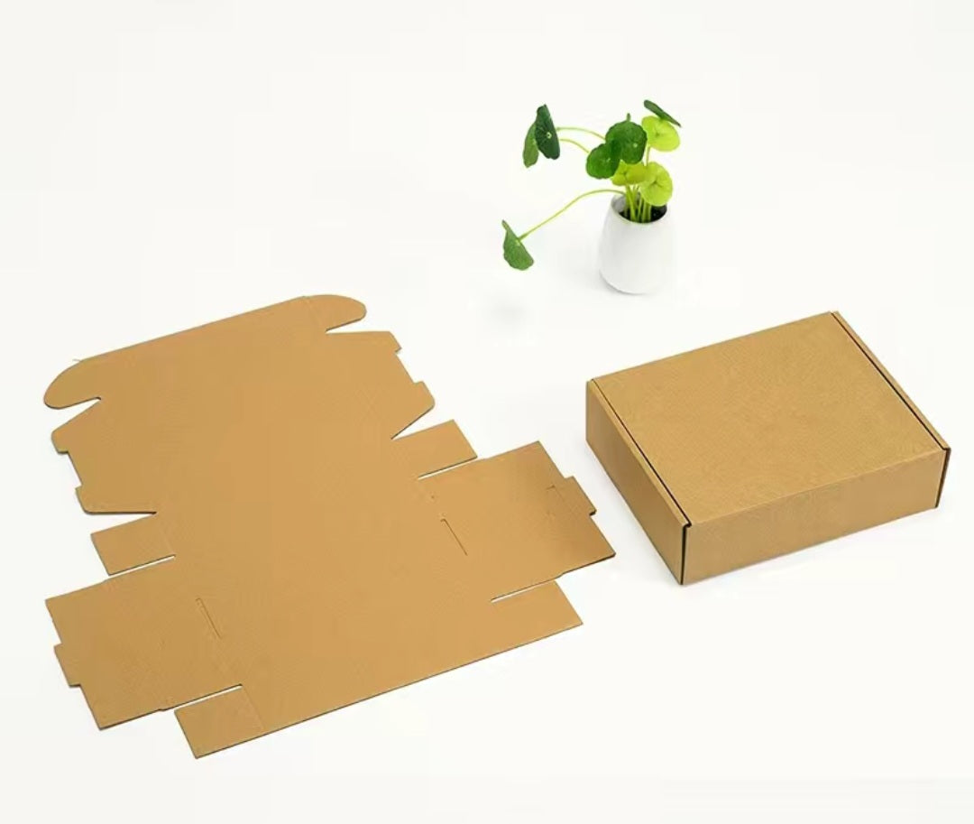 Sturdy, high-quality cardboard boxes, specially designed for shipping and packaging products to ensure they arrive safely and with a professional appearance. This makes them an ideal choice for online stores and DIY enthusiasts