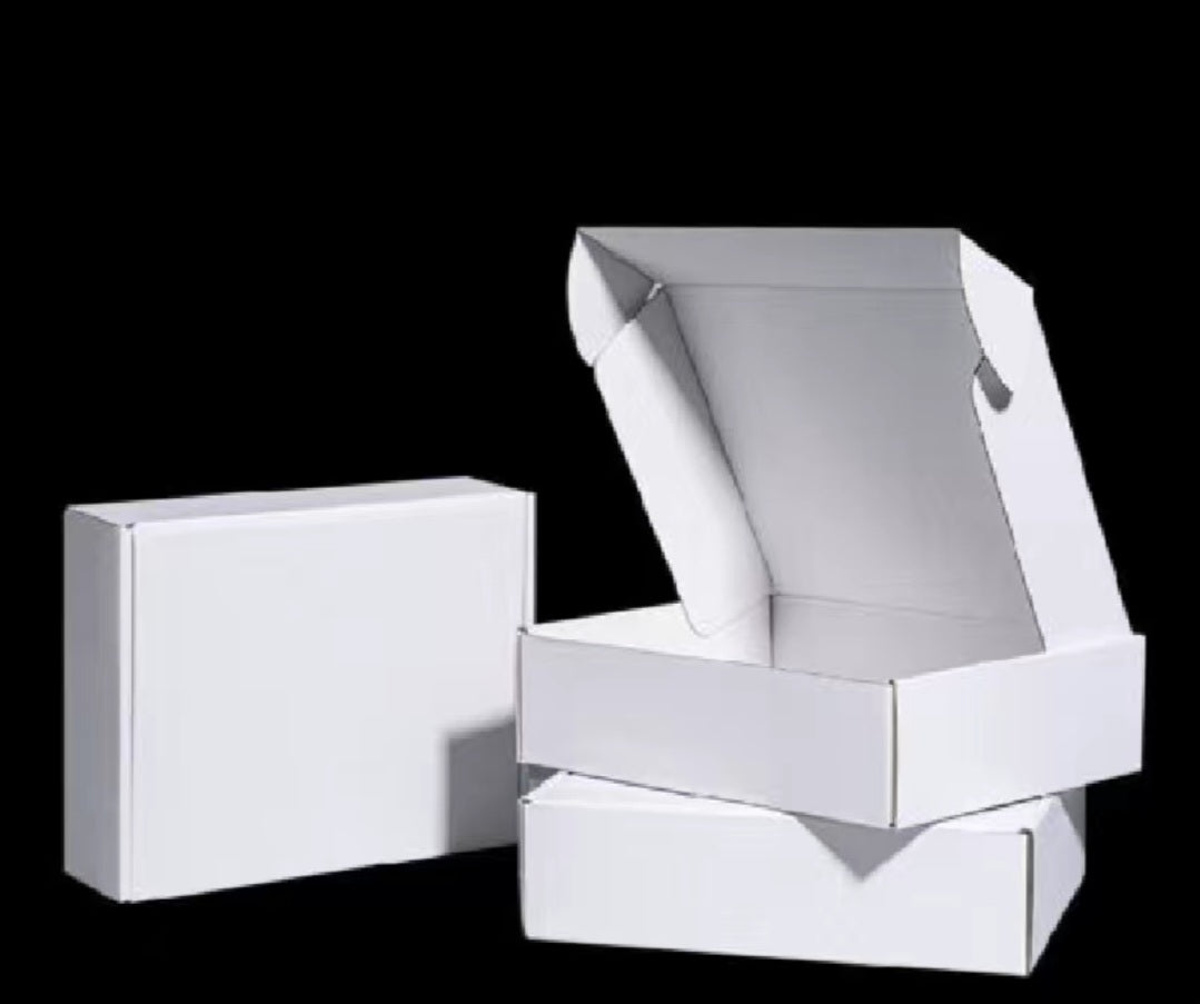 Sturdy, high-quality cardboard boxes, specially designed for shipping and packaging products to ensure they arrive safely and with a professional appearance. This makes them an ideal choice for online stores and DIY enthusiasts