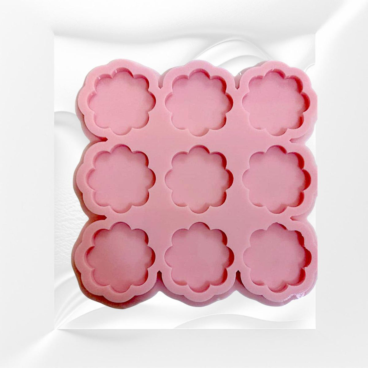 Round silicone mold with multiple eyes (wavy edges), wavy and elegant design
