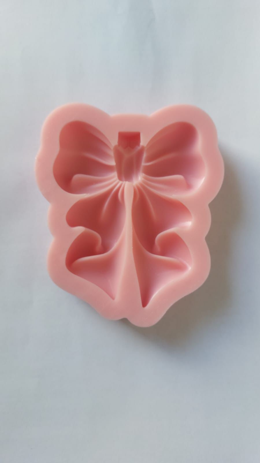 Silicone mold Designed for casting materials such as resin, pottery, wax, or plaster. Length: 10 cm, Width: 8 cm
