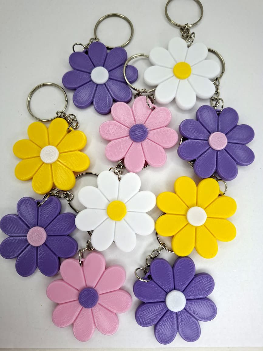 A silicone mold designed with a daisy-shaped cavity with eight petals and a circular cavity in the center, measuring 5 cm in length and width.