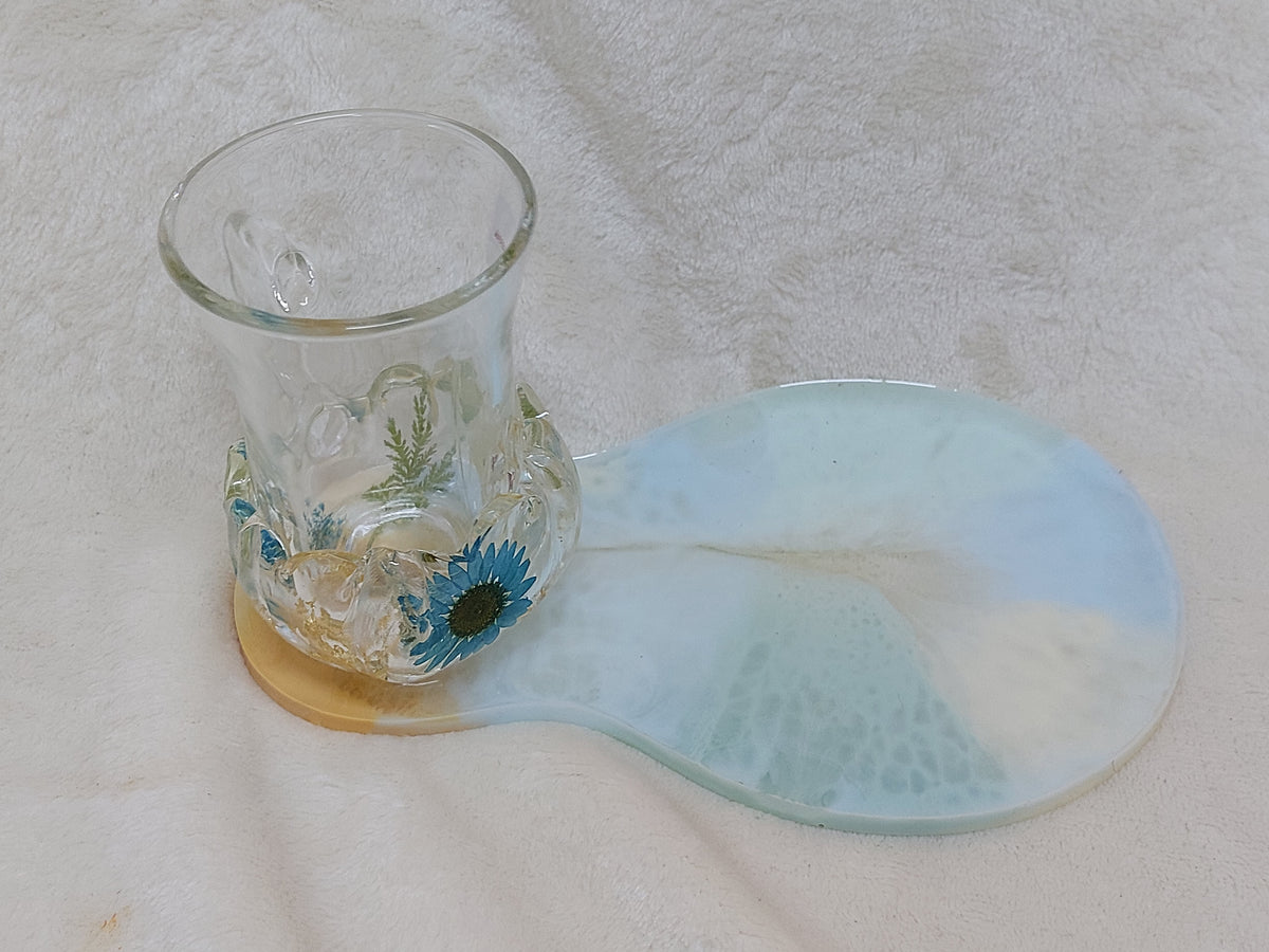 A streamlined silicone mold shaped like the number 8 or a pear, ideal for crafts such as casting resin, pottery, or plaster. Total length 20 cm, depth 8 mm.